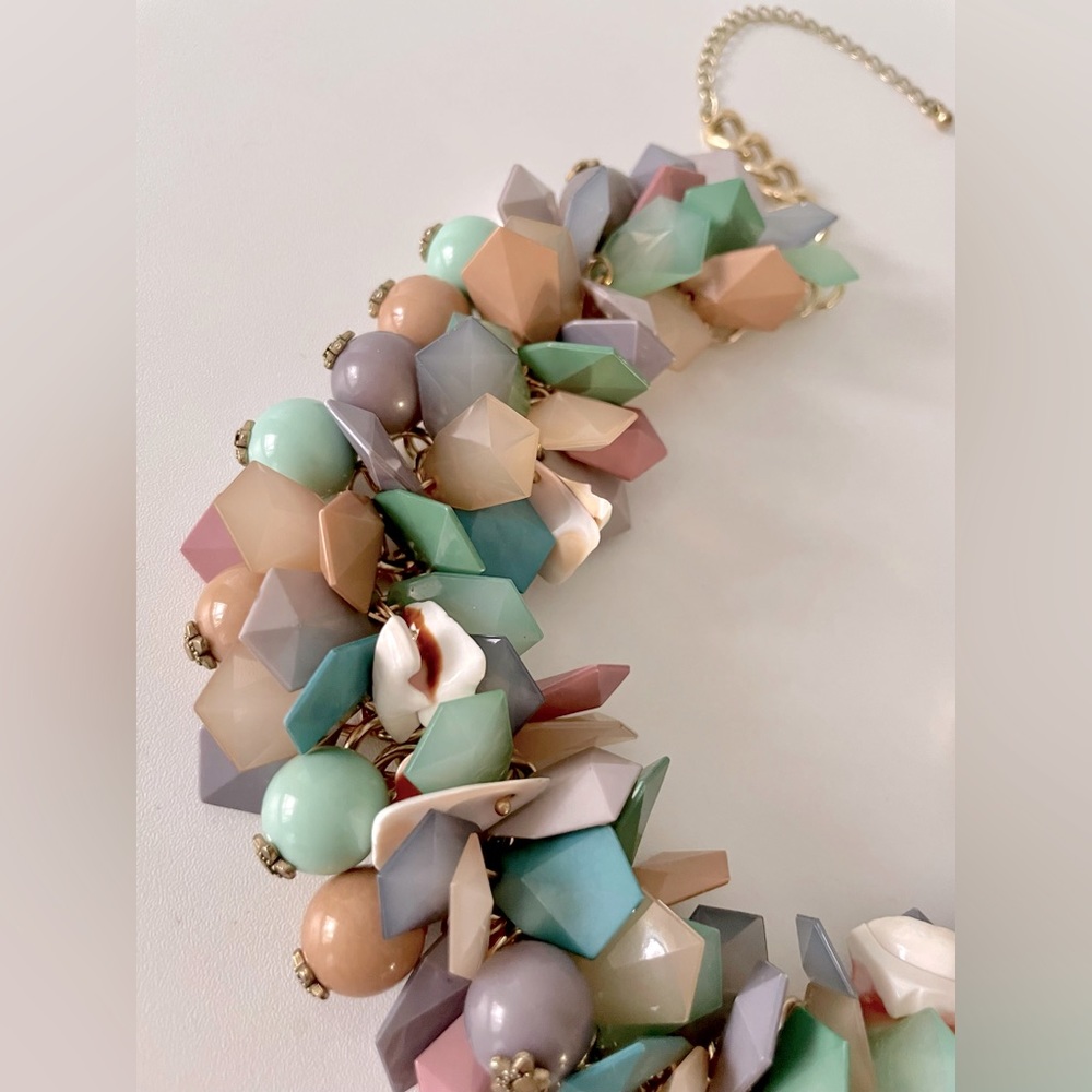 Anthropologie necklace - Picture 4 of 8